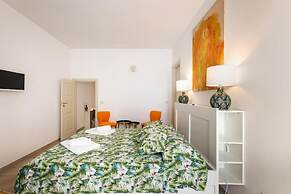 L Escalier Suite in Noto