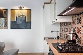 L Escalier Suite in Noto