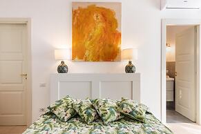 L Escalier Suite in Noto