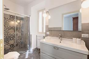 L Escalier Suite in Noto