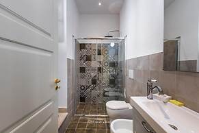 L Escalier Suite in Noto