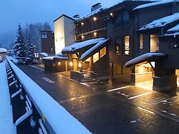 #001 Vail International