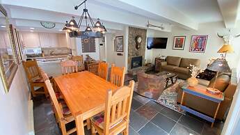 #010 Vail International