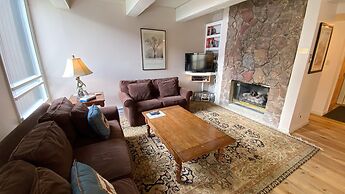 #206 Vail International