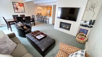 #207 Vail International