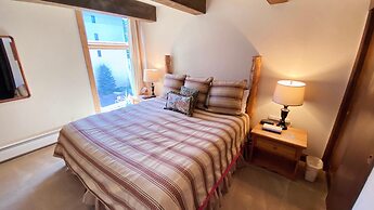 #205 Vail International