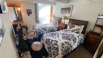 #211 Vail International