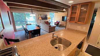 #109 Vail International