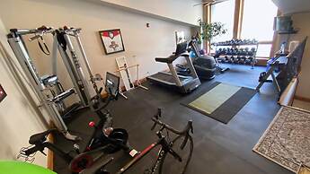 #102 Vail International