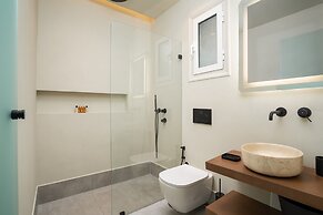 Polis of Naxos Stylish Suites