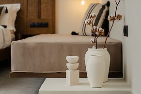 Polis of Naxos Stylish Suites