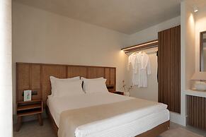 Polis of Naxos Stylish Suites