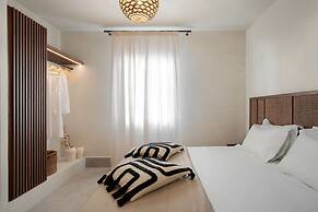 Polis of Naxos Stylish Suites