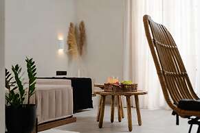 Polis of Naxos Stylish Suites