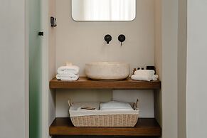 Polis of Naxos Stylish Suites