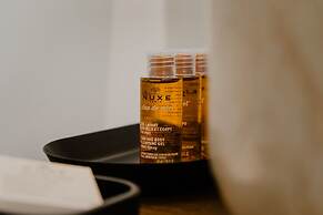 Polis of Naxos Stylish Suites