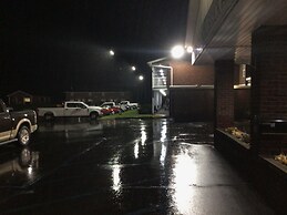 Colonial Brick Inn & Suites