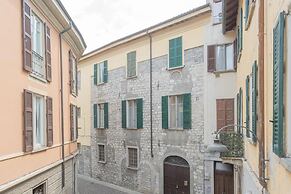 Wine Not Apartment in Como City Centre