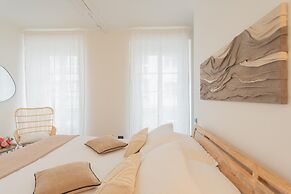 Enchanted Como City Apartment