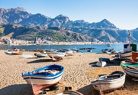 Giardini House 300m From Sea