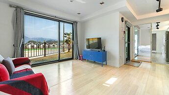 Goseong Bluebeach Pension&glamping