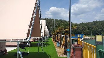 Goseong Bluebeach Pension&glamping