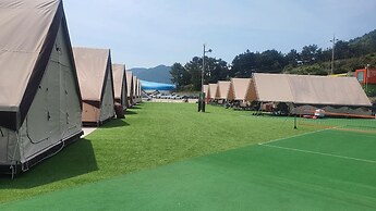 Goseong Bluebeach Pension&glamping