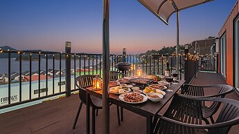 Goseong Bluebeach Pension&glamping