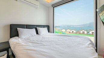 Goseong Bluebeach Pension&glamping