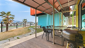 Goseong Bluebeach Pension&glamping