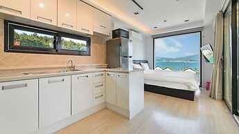 Goseong Bluebeach Pension&glamping