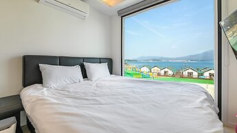 Goseong Bluebeach Pension&glamping