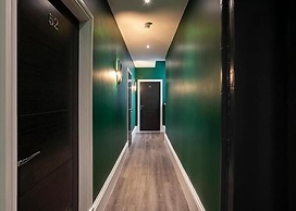 Cavern Quarter Apts - 31 North John St