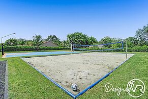 Luxurious 8BR Family Estate with Pool