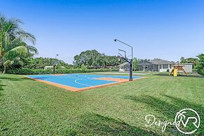 Luxurious 8BR Family Estate with Pool