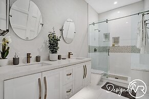 Luxurious 8BR Family Estate with Pool