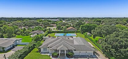 Luxurious 8BR Family Estate with Pool