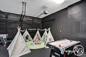 Luxurious 8BR Family Estate with Pool