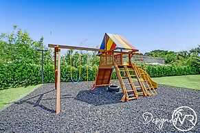 Luxurious 8BR Family Estate with Pool