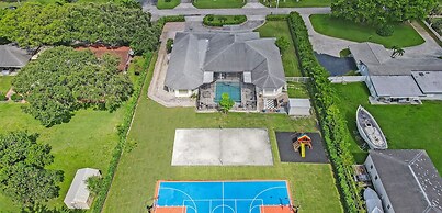 Luxurious 8BR Family Estate with Pool