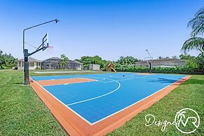 Luxurious 8BR Family Estate with Pool