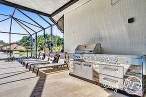 Luxurious 8BR Family Estate with Pool