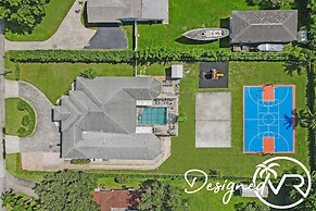 Luxurious 8BR Family Estate with Pool