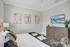 Luxurious 8BR Family Estate with Pool