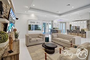 Luxurious 8BR Family Estate with Pool