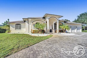 Luxurious 8BR Family Estate with Pool