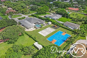 Luxurious 8BR Family Estate with Pool