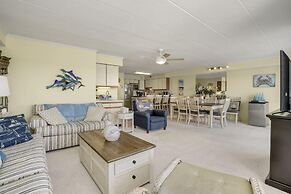 Harbour Island 204m 2 Bedroom Condo by RedAwning