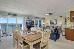 Harbour Island 204m 2 Bedroom Condo by RedAwning