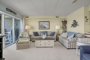 Harbour Island 204m 2 Bedroom Condo by RedAwning